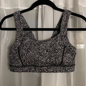 Lululemon sports bra size 6